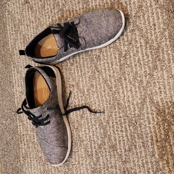 Grey Women's TOMS Sneakers in Size 8 - Picture 5 of 9